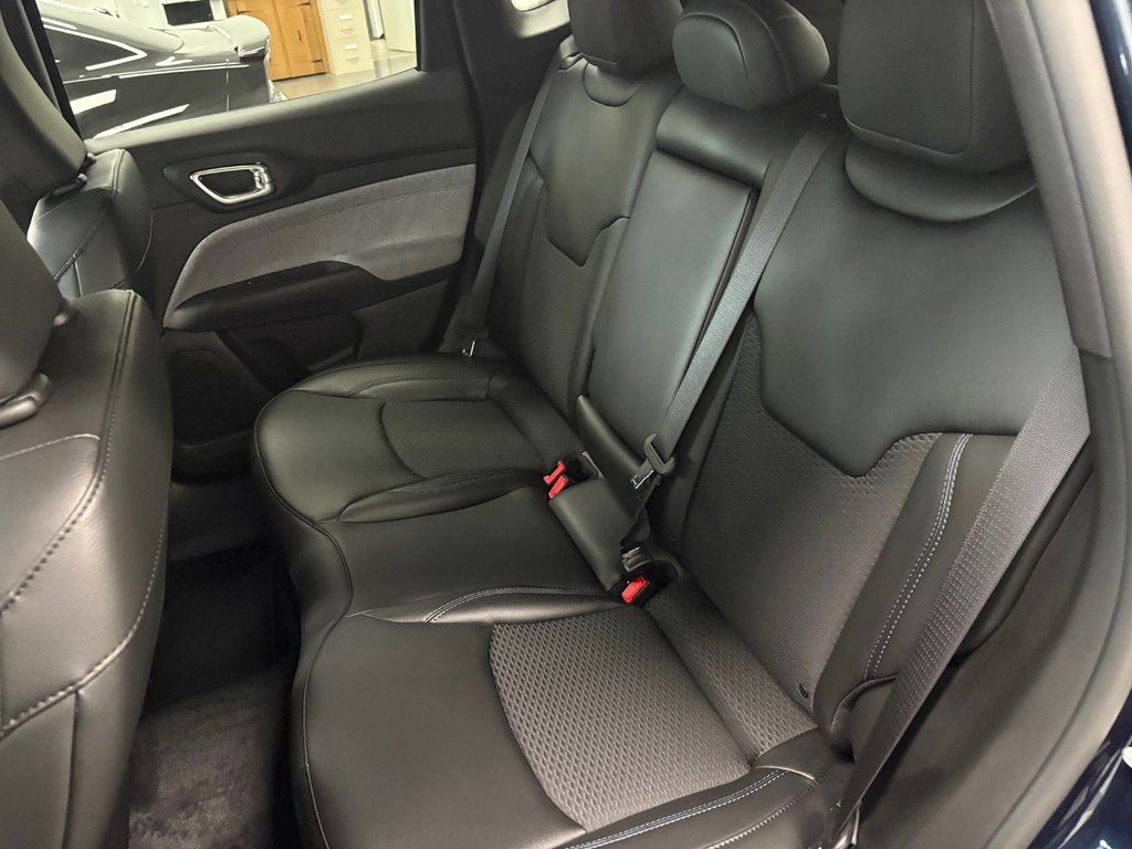 2026 Jeep Compass NORTH in Paspébiac, Quebec - 17 - w1024h768px