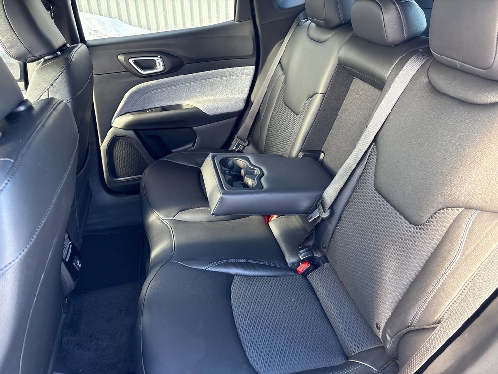 2026 Jeep Compass NORTH in Paspébiac, Quebec - 9 - w1024h768px