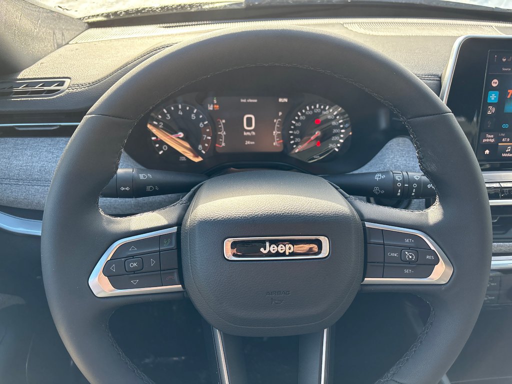 2026 Jeep Compass NORTH in Paspébiac, Quebec - 15 - w1024h768px