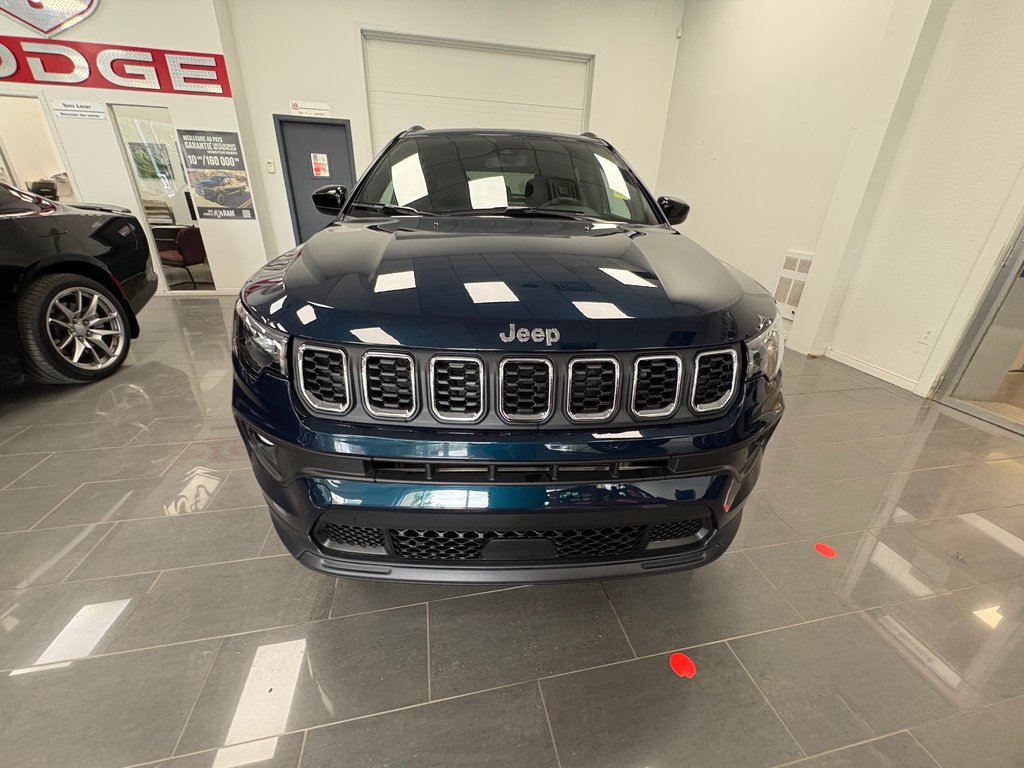 2026 Jeep Compass NORTH in Paspébiac, Quebec - 2 - w1024h768px