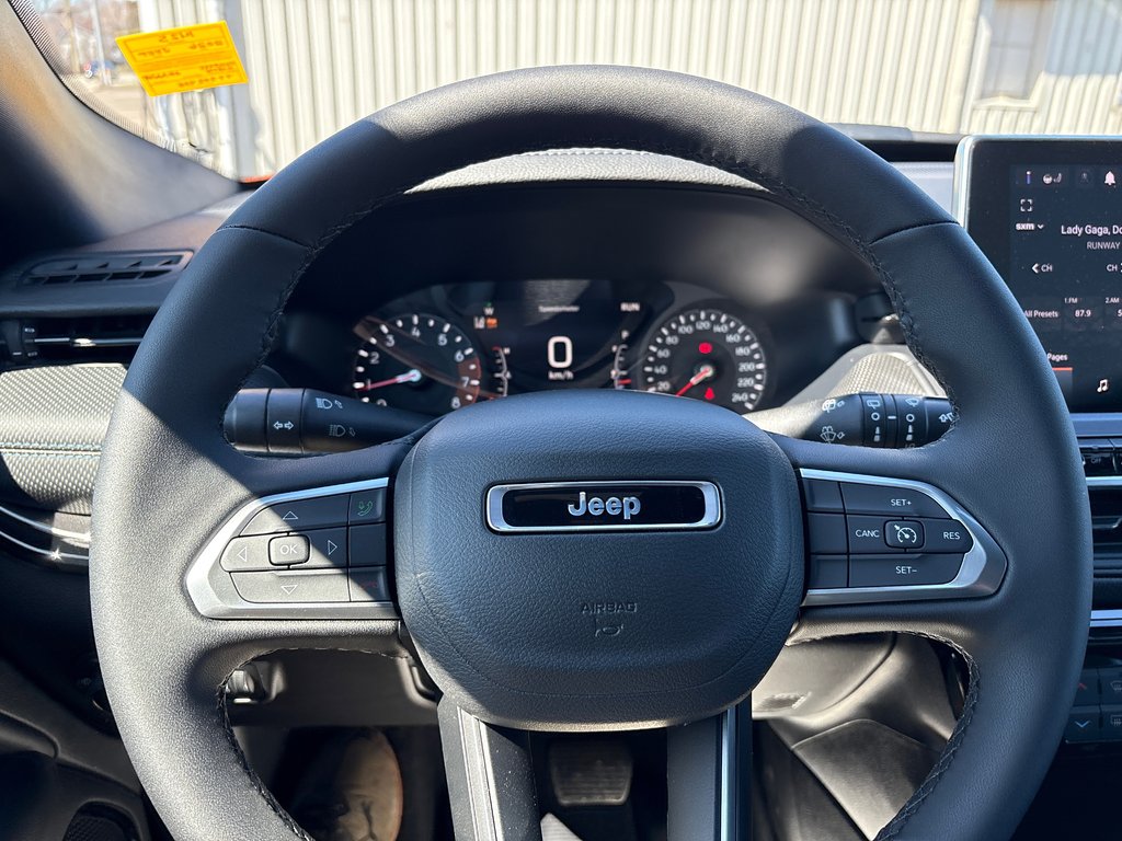 2026 Jeep Compass NORTH in Paspébiac, Quebec - 18 - w1024h768px