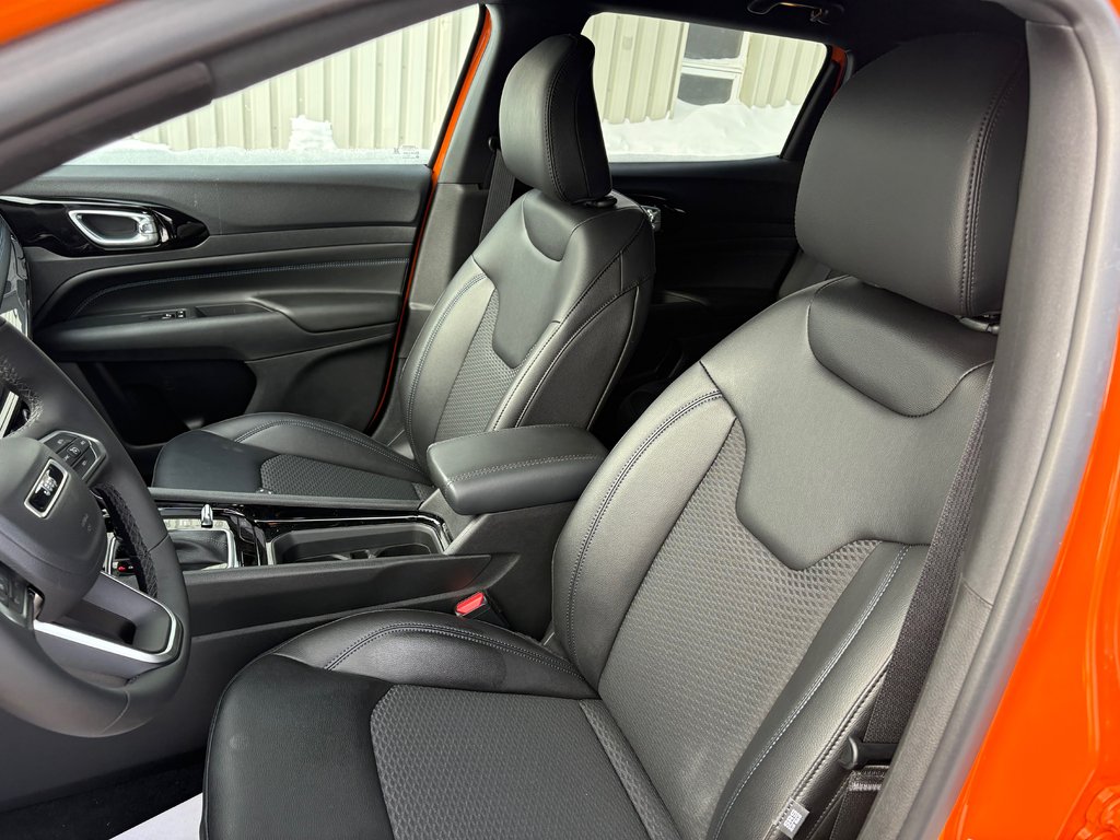 2026 Jeep Compass NORTH in Paspébiac, Quebec - 11 - w1024h768px