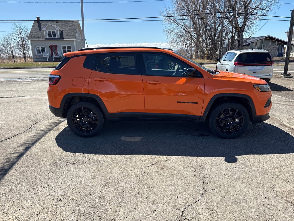 2026 Jeep Compass NORTH in Paspébiac, Quebec - 8 - w1024h768px