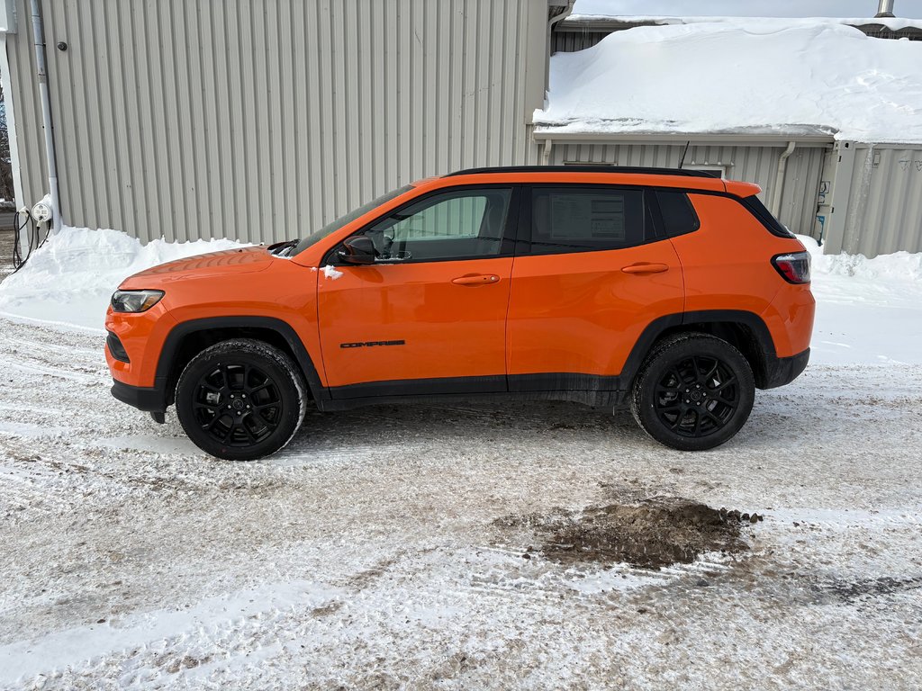 2026 Jeep Compass NORTH in Paspébiac, Quebec - 8 - w1024h768px