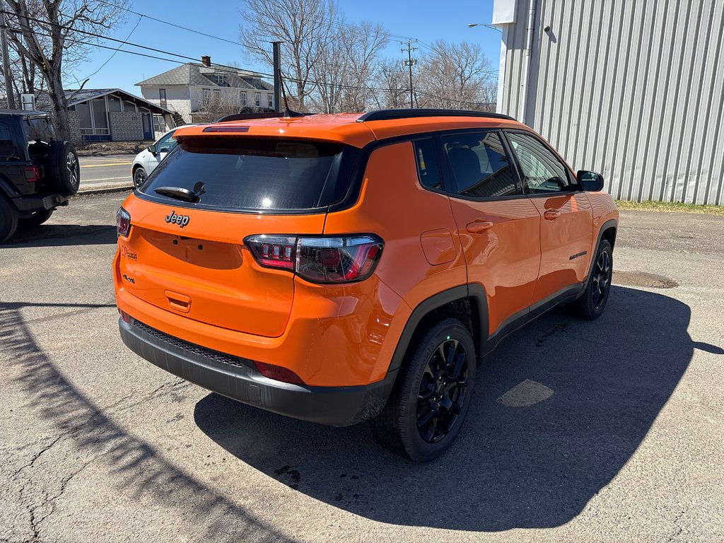 2026 Jeep Compass NORTH in Paspébiac, Quebec - 9 - w1024h768px
