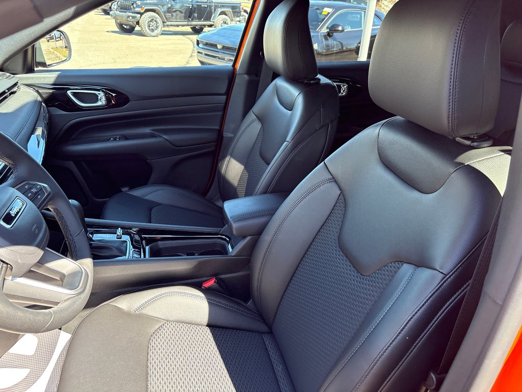 2026 Jeep Compass NORTH in Paspébiac, Quebec - 14 - w1024h768px