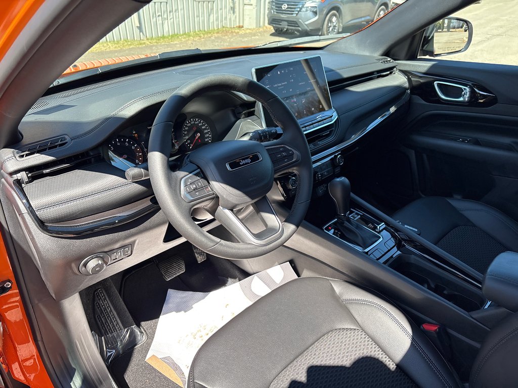 2026 Jeep Compass NORTH in Paspébiac, Quebec - 13 - w1024h768px