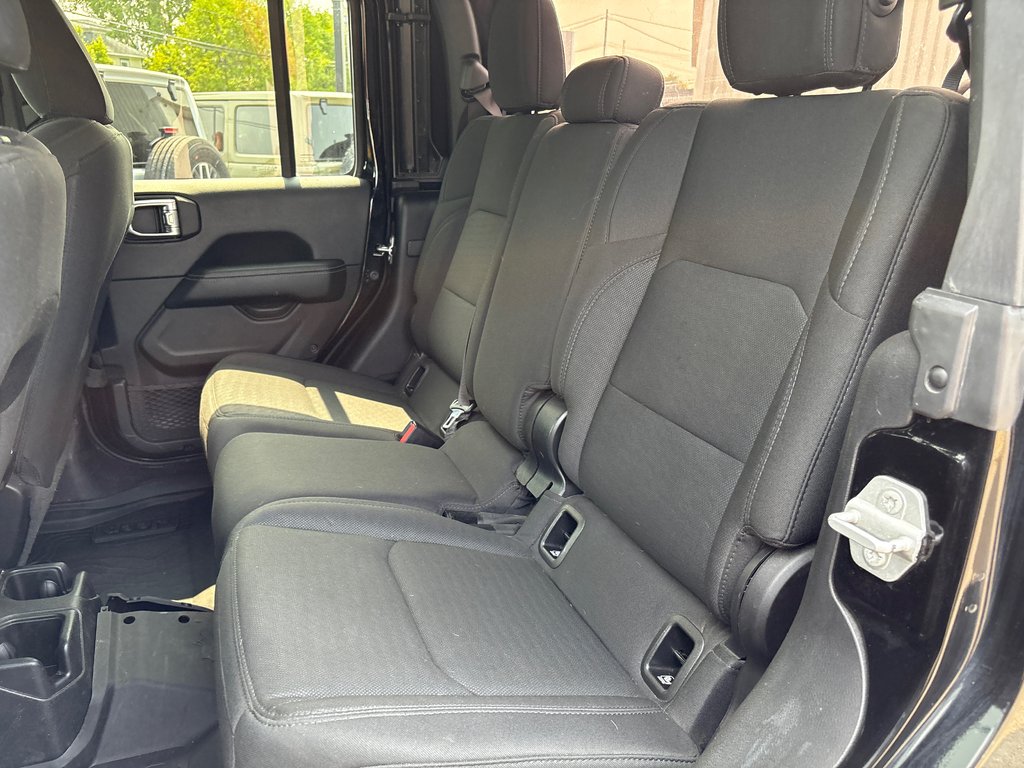 2021 Jeep Gladiator Overland in Paspébiac, Quebec - 8 - w1024h768px