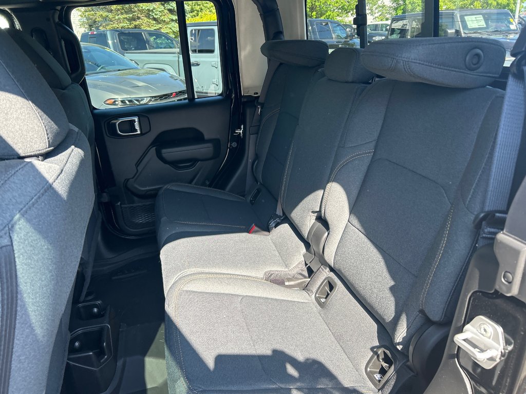 Jeep Gladiator WILLYS 2025 à Paspébiac, Québec - 10 - w1024h768px