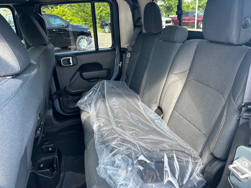 Jeep Gladiator WILLYS 2025 à Paspébiac, Québec - 9 - w1024h768px