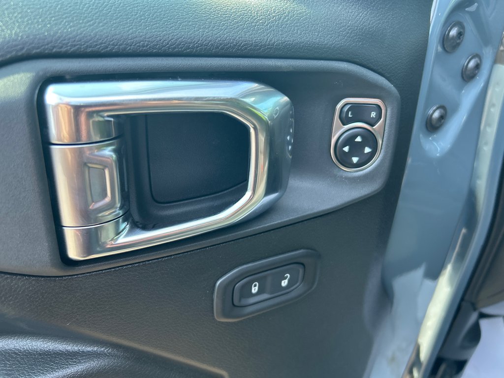 Jeep Gladiator WILLYS 2025 à Paspébiac, Québec - 12 - w1024h768px