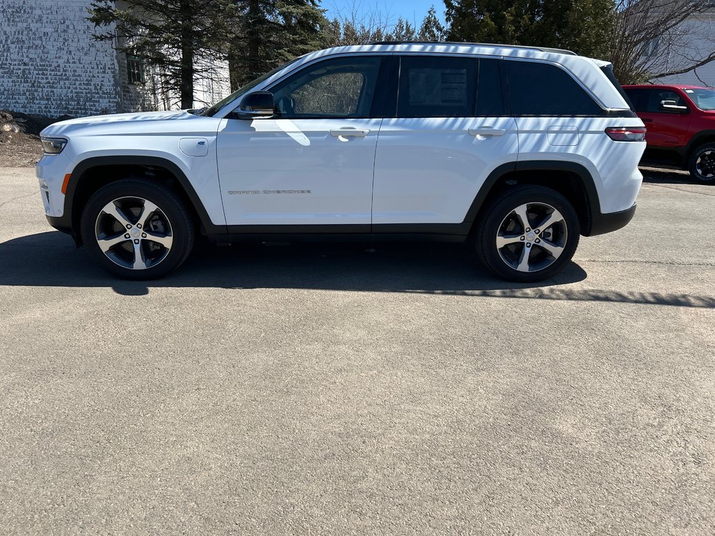 2023  Grand Cherokee 4xe LIMITED HYBRIDE in Paspébiac, Quebec - 9 - w1024h768px
