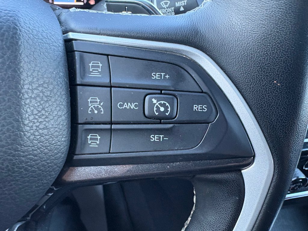 2022 Jeep Grand Cherokee L Laredo in Paspébiac, Quebec - 18 - w1024h768px