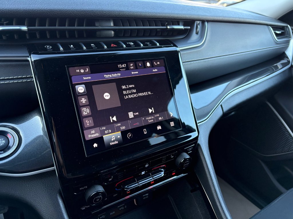 2022 Jeep Grand Cherokee L Laredo in Paspébiac, Quebec - 16 - w1024h768px