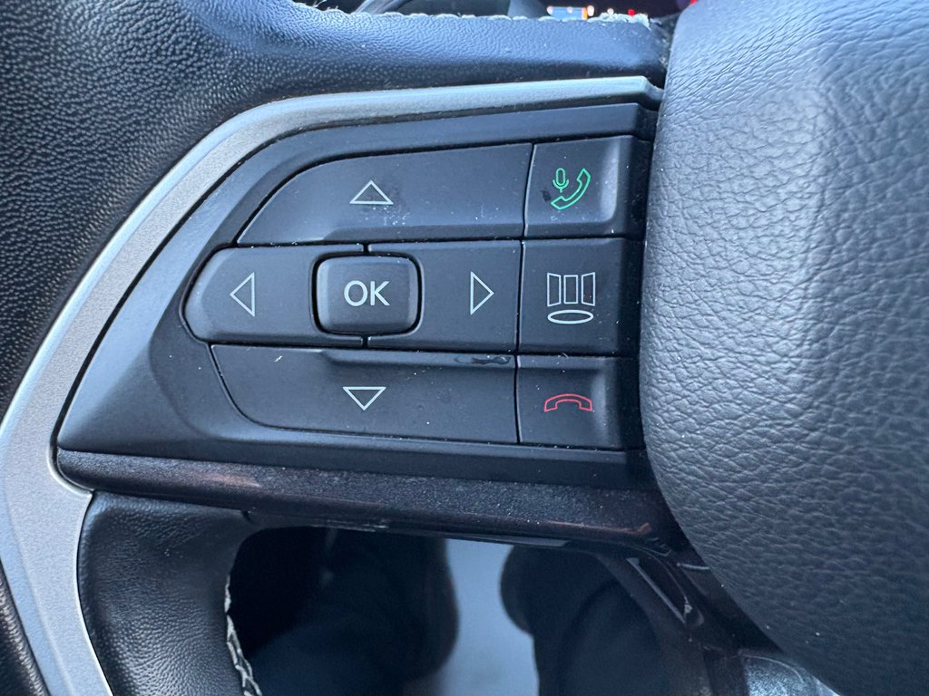 2022 Jeep Grand Cherokee L Laredo in Paspébiac, Quebec - 19 - w1024h768px