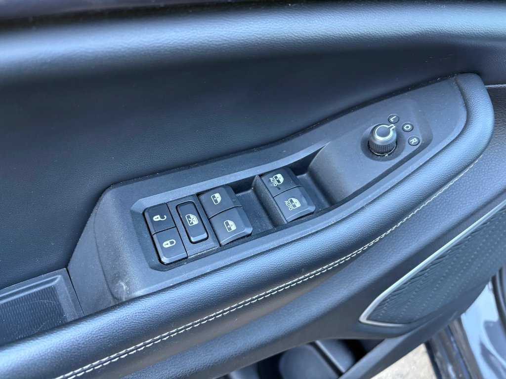2022 Jeep Grand Cherokee L Laredo in Paspébiac, Quebec - 15 - w1024h768px
