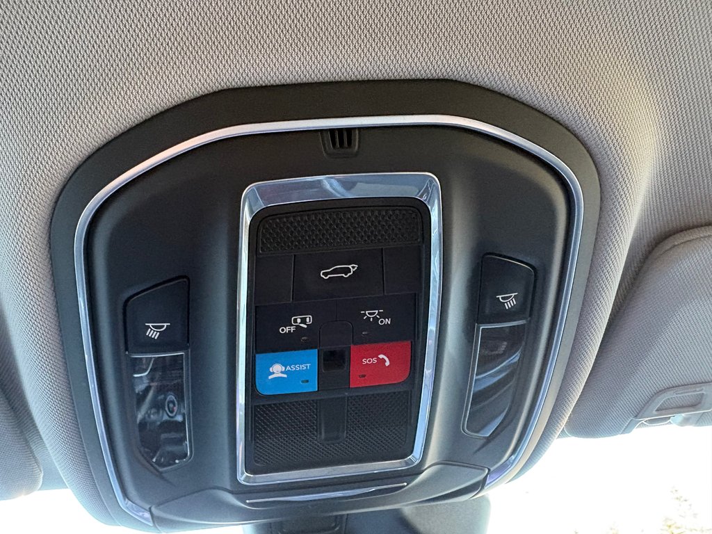 2022 Jeep Grand Cherokee L Laredo in Paspébiac, Quebec - 21 - w1024h768px