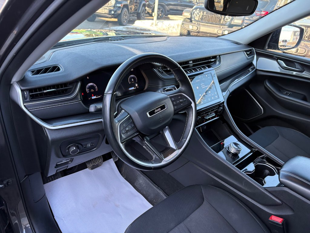 2022 Jeep Grand Cherokee L Laredo in Paspébiac, Quebec - 12 - w1024h768px