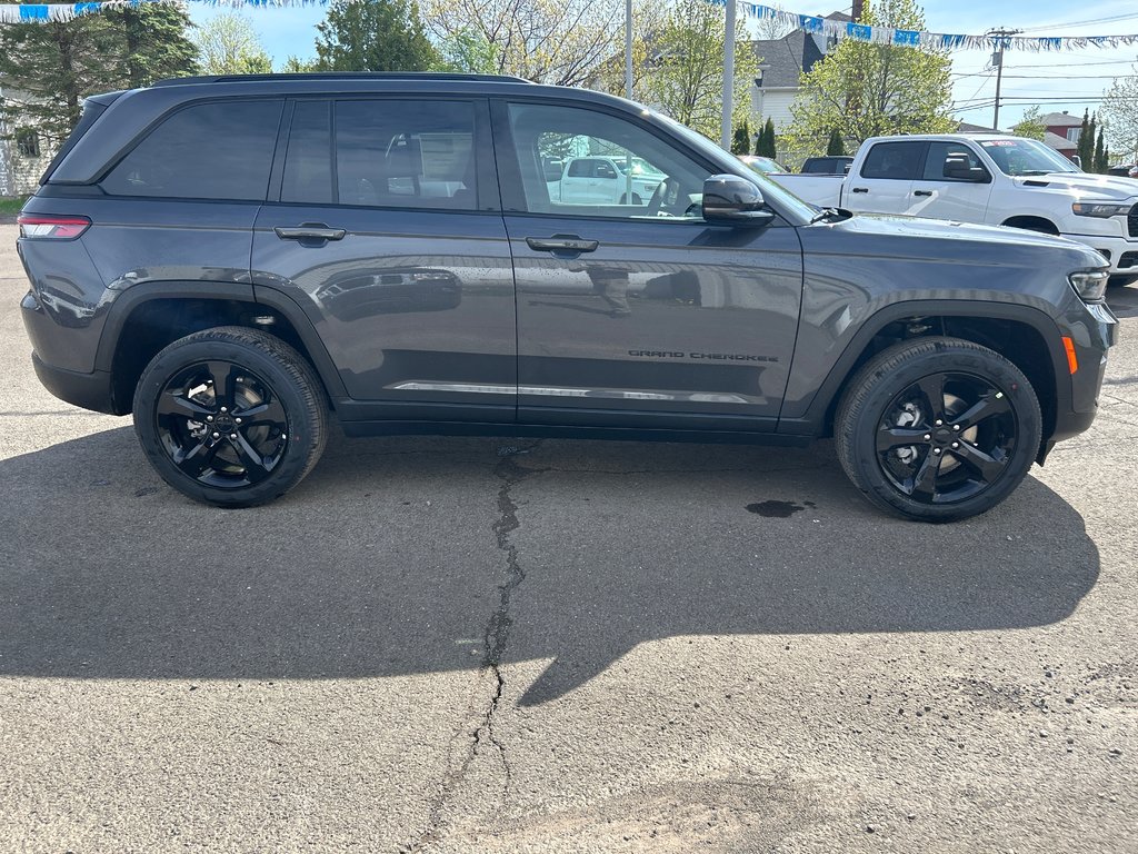 Jeep Grand Cherokee LAREDO ALTITUDE 2025 à Paspébiac, Québec - 4 - w1024h768px