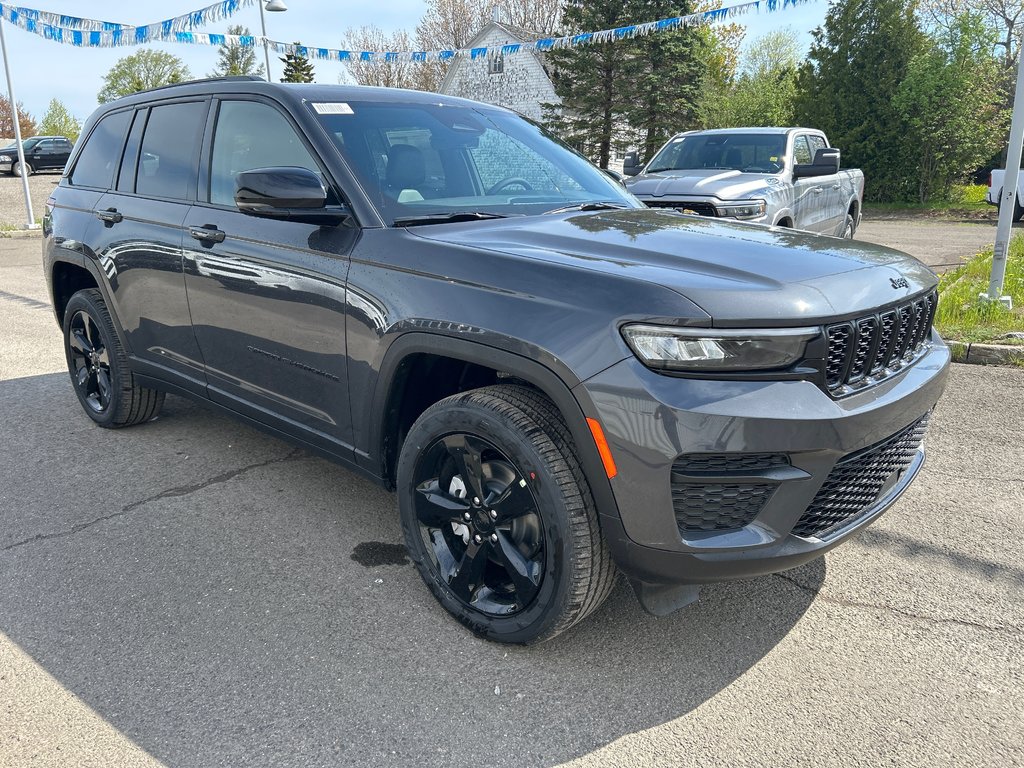 Jeep Grand Cherokee LAREDO ALTITUDE 2025 à Paspébiac, Québec - 3 - w1024h768px