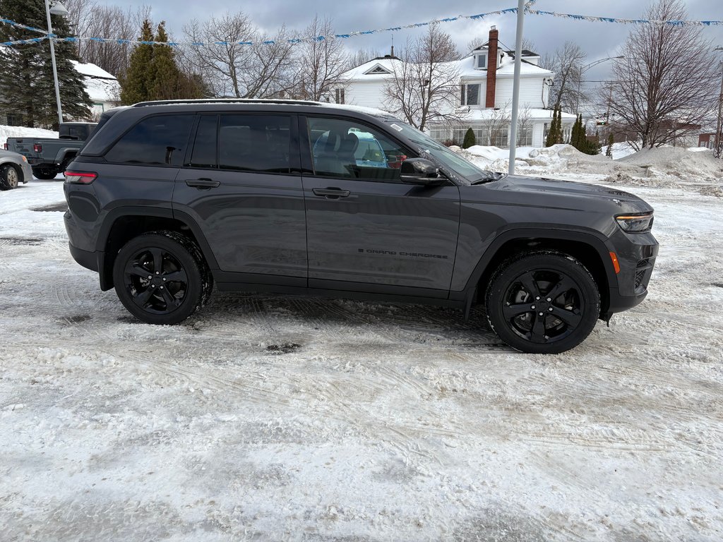 Jeep Grand Cherokee LAREDO ALTITUDE 2025 à Paspébiac, Québec - 2 - w1024h768px