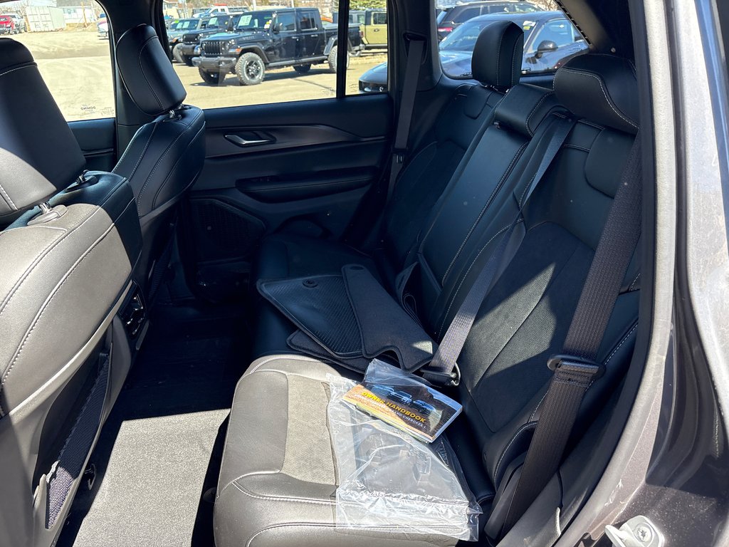 Jeep Grand Cherokee LAREDO ALTITUDE 2025 à Paspébiac, Québec - 9 - w1024h768px