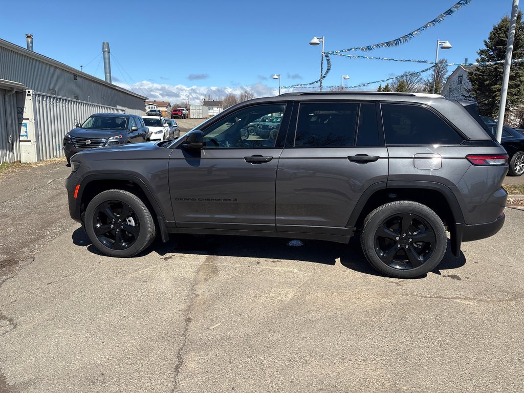 Jeep Grand Cherokee LAREDO ALTITUDE 2025 à Paspébiac, Québec - 8 - w1024h768px