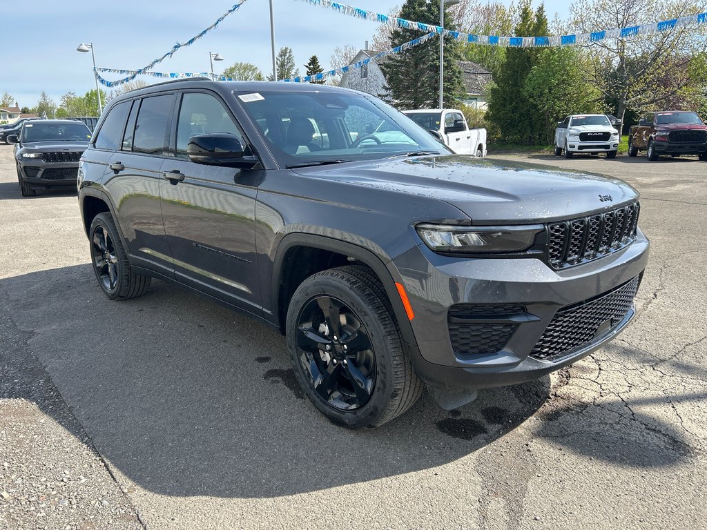Jeep Grand Cherokee LAREDO ALTITUDE 2025 à Paspébiac, Québec - 3 - w1024h768px