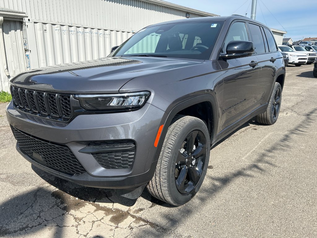 Jeep Grand Cherokee LAREDO ALTITUDE 2025 à Paspébiac, Québec - 1 - w1024h768px