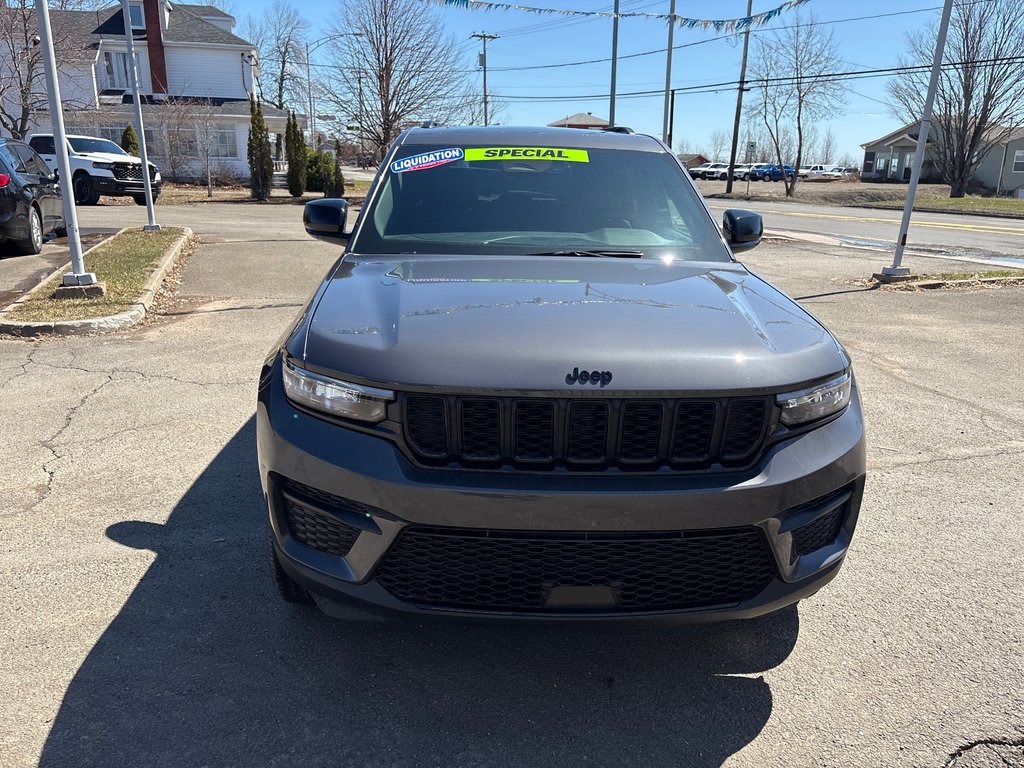 Jeep Grand Cherokee LAREDO ALTITUDE 2025 à Paspébiac, Québec - 2 - w1024h768px