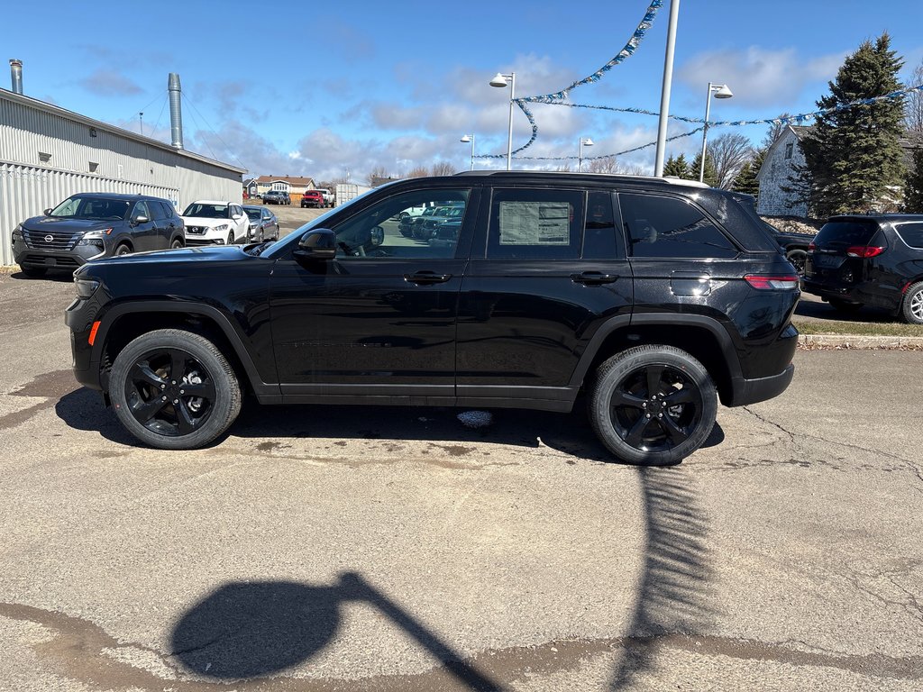 Jeep Grand Cherokee LAREDO ALTITUDE 2025 à Paspébiac, Québec - 8 - w1024h768px
