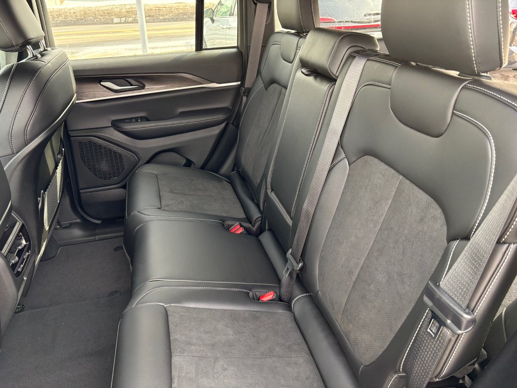 Jeep Grand Cherokee ALTITUDE 2026 à Paspébiac, Québec - 10 - w1024h768px