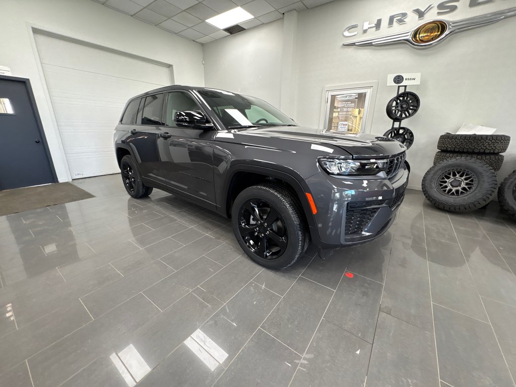 2026 Jeep Grand Cherokee ALTITUDE in Paspébiac, Quebec - 3 - w1024h768px