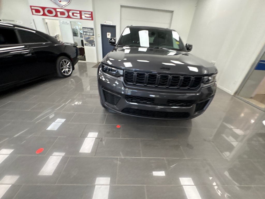 2026 Jeep Grand Cherokee ALTITUDE in Paspébiac, Quebec - 2 - w1024h768px