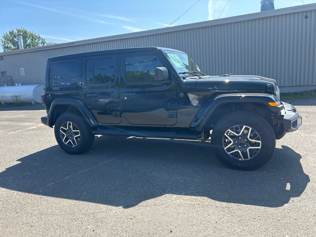 Jeep WRANGLER 4-Door SAHARA 2025 à Paspébiac, Québec - 4 - w1024h768px