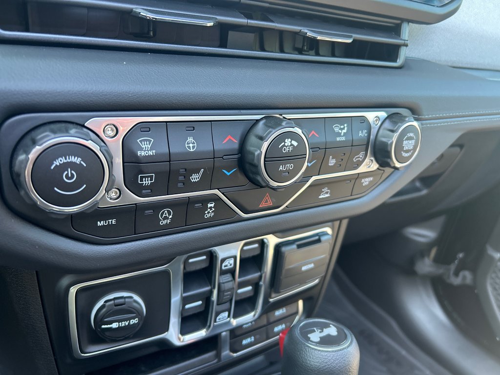 Jeep WRANGLER 4-Door SAHARA 2025 à Paspébiac, Québec - 13 - w1024h768px