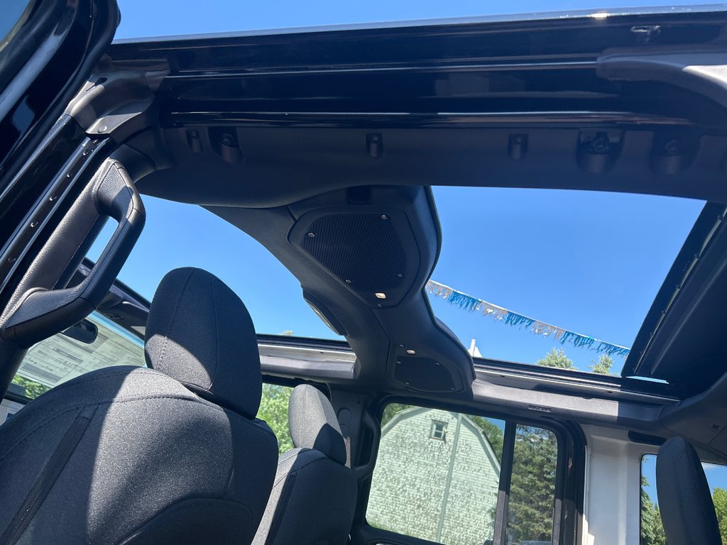 Jeep WRANGLER 4-Door SAHARA 2025 à Paspébiac, Québec - 17 - w1024h768px