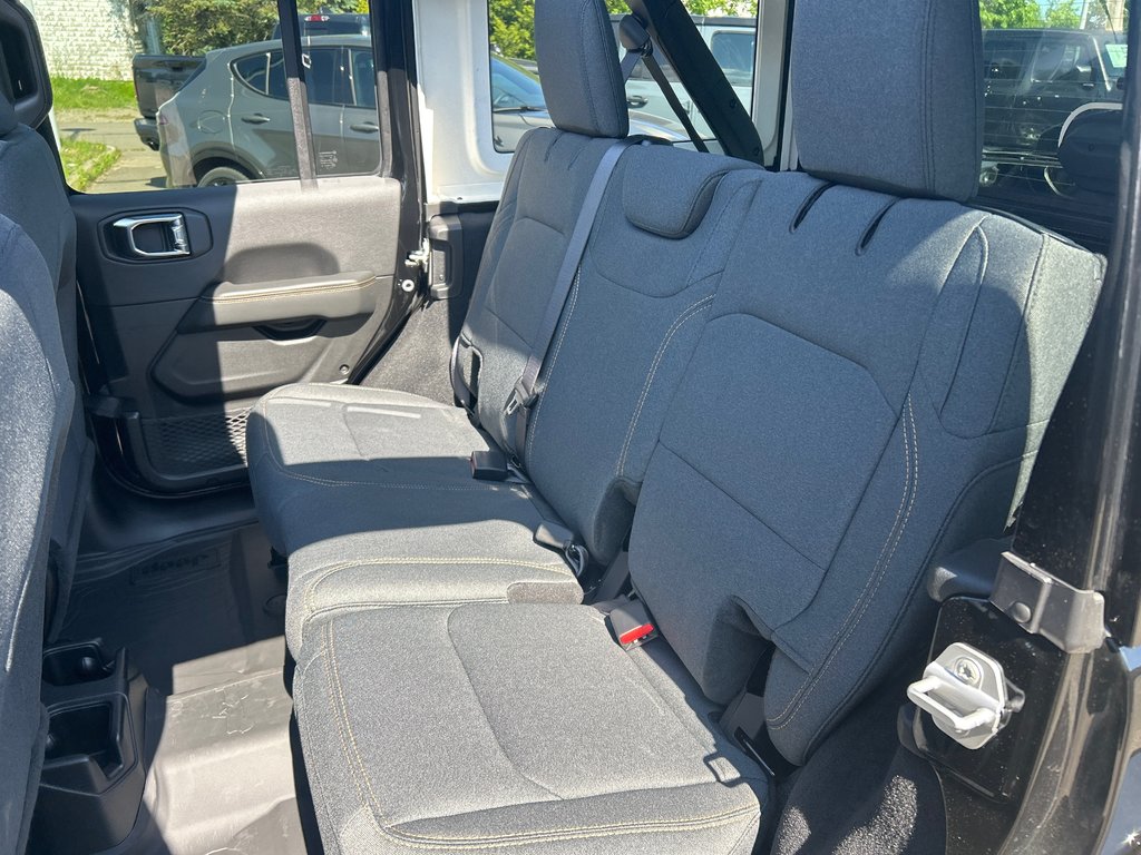 Jeep WRANGLER 4-Door SAHARA 2025 à Paspébiac, Québec - 11 - w1024h768px
