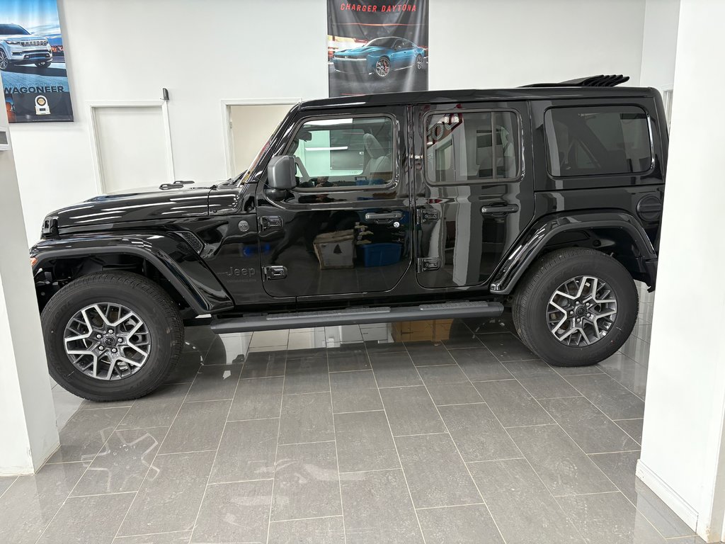 Jeep Wrangler 4-Door SAHARA 2025 à Paspébiac, Québec - 4 - w1024h768px