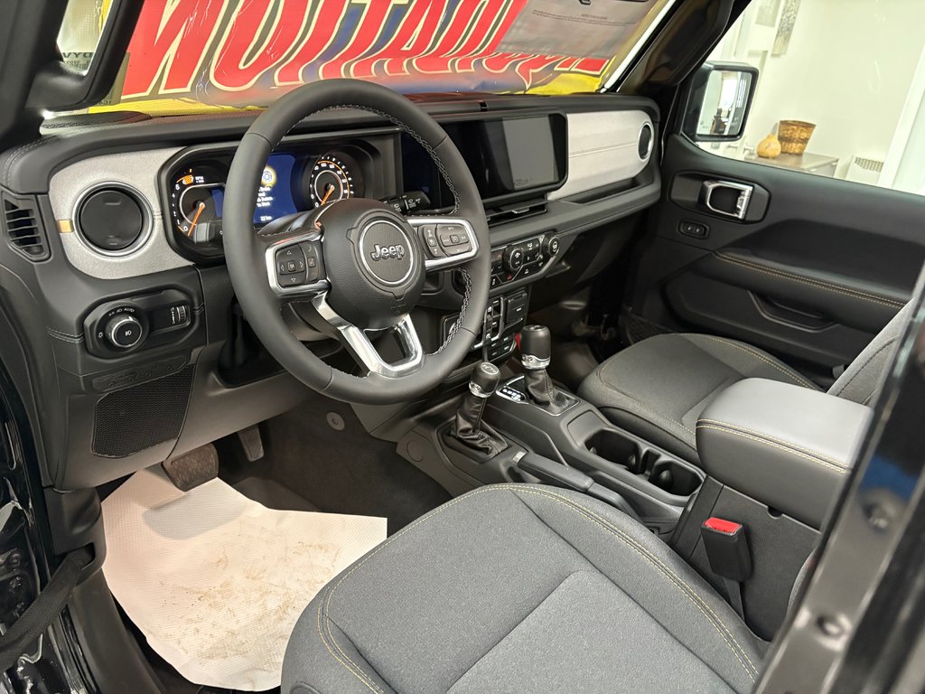 Jeep Wrangler 4-Door SAHARA 2025 à Paspébiac, Québec - 15 - w1024h768px