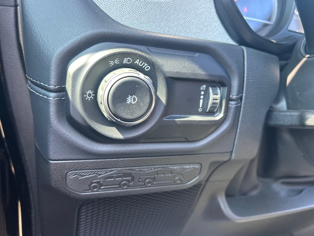 Jeep WRANGLER 4-Door SAHARA 2025 à Paspébiac, Québec - 15 - w1024h768px