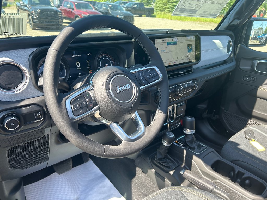 Jeep WRANGLER 4-Door SAHARA 2025 à Paspébiac, Québec - 10 - w1024h768px