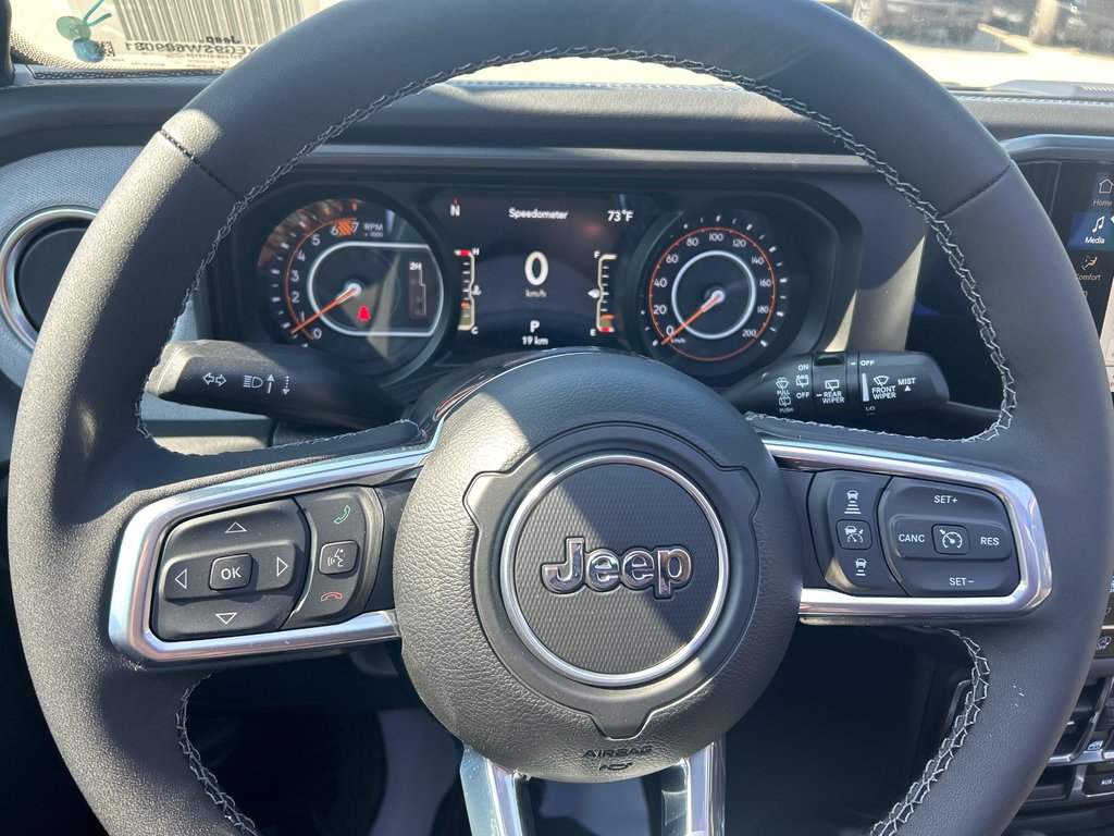 Jeep WRANGLER 4-Door SAHARA 2025 à Paspébiac, Québec - 14 - w1024h768px