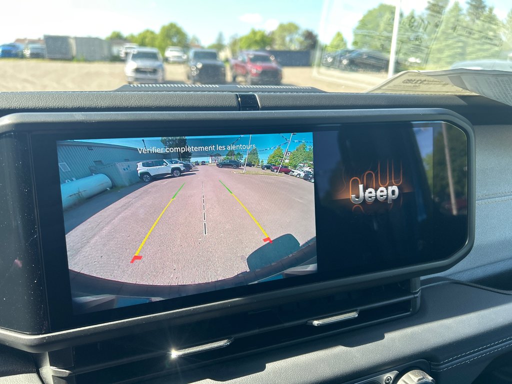 Jeep WRANGLER 4-Door SAHARA 2025 à Paspébiac, Québec - 16 - w1024h768px