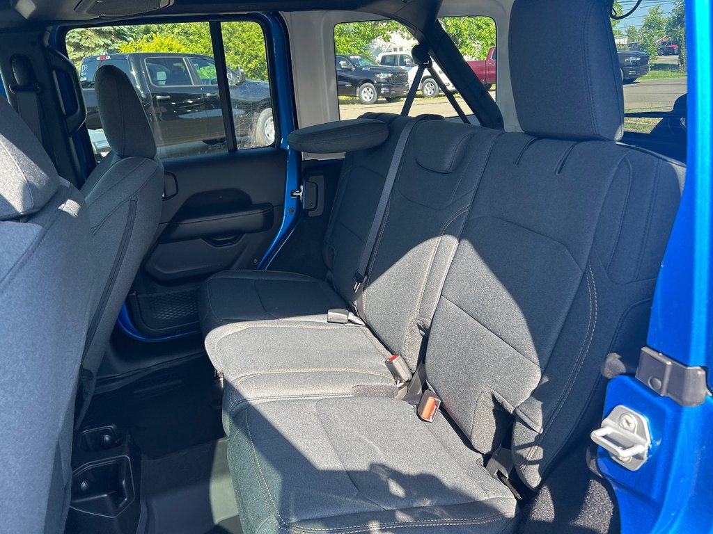 Jeep WRANGLER 4-Door SAHARA 2025 à Paspébiac, Québec - 9 - w1024h768px