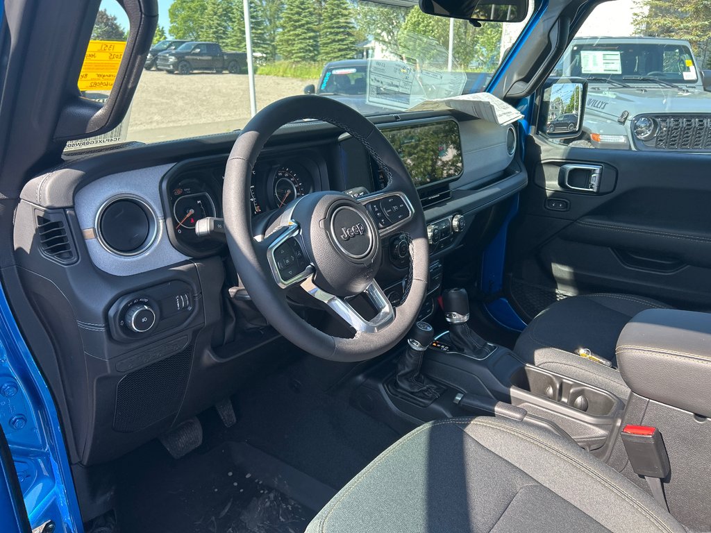 Jeep WRANGLER 4-Door SAHARA 2025 à Paspébiac, Québec - 10 - w1024h768px