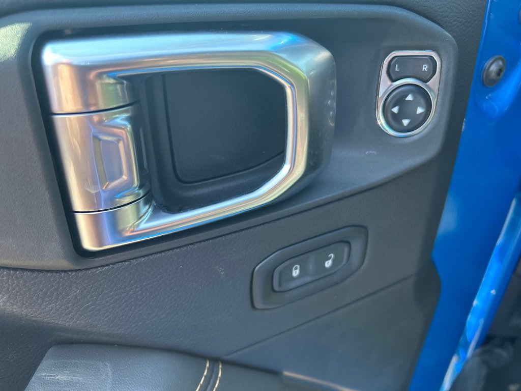 Jeep WRANGLER 4-Door SAHARA 2025 à Paspébiac, Québec - 12 - w1024h768px