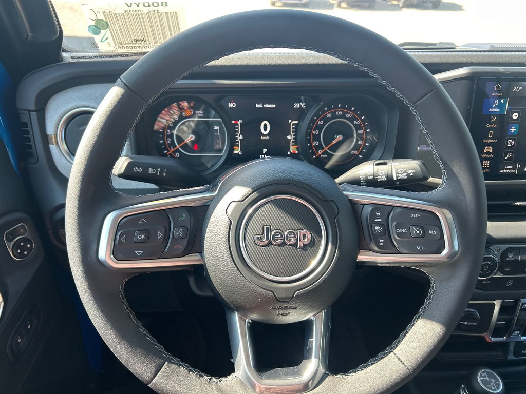 Jeep WRANGLER 4-Door SAHARA 2025 à Paspébiac, Québec - 17 - w1024h768px