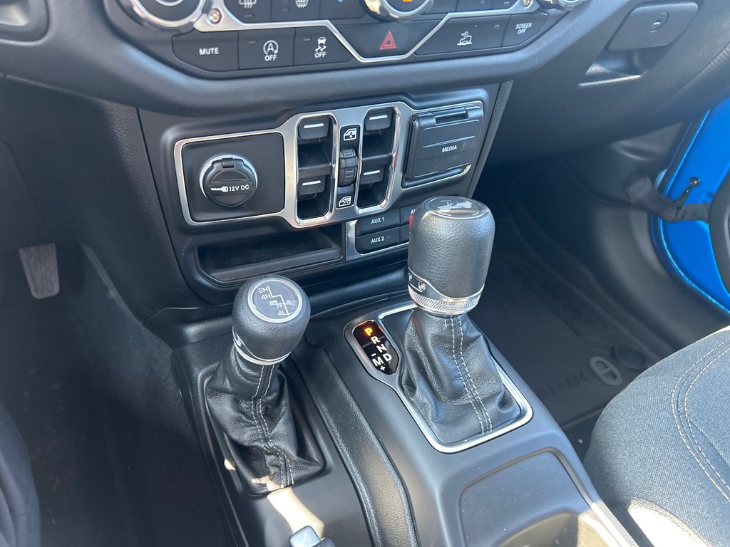 Jeep WRANGLER 4-Door SAHARA 2025 à Paspébiac, Québec - 15 - w1024h768px