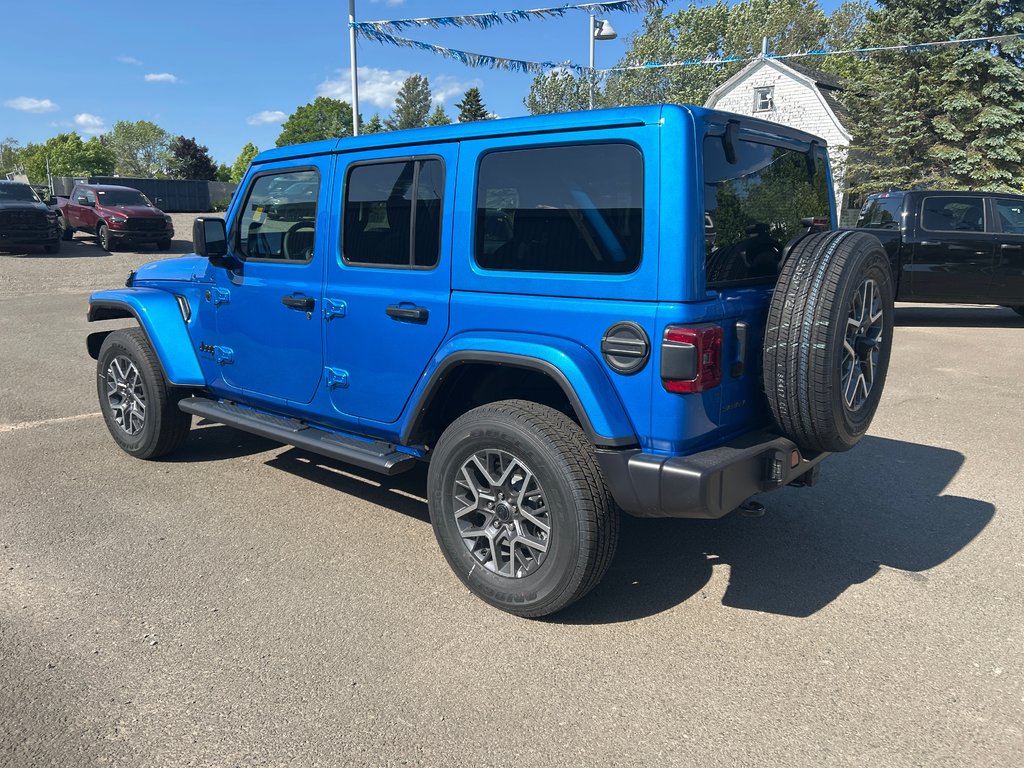 Jeep WRANGLER 4-Door SAHARA 2025 à Paspébiac, Québec - 7 - w1024h768px
